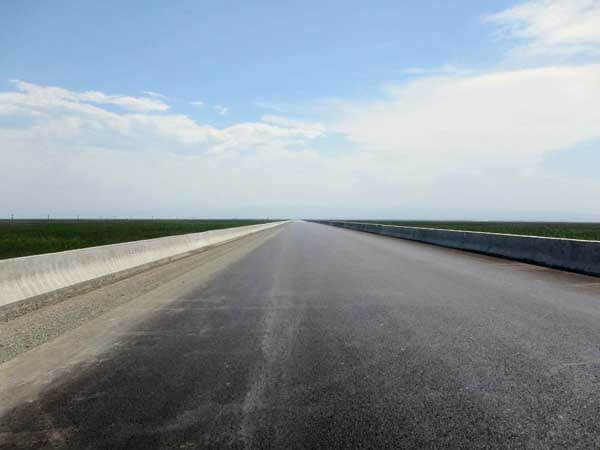 Autoroute déserte azerbaïdjan